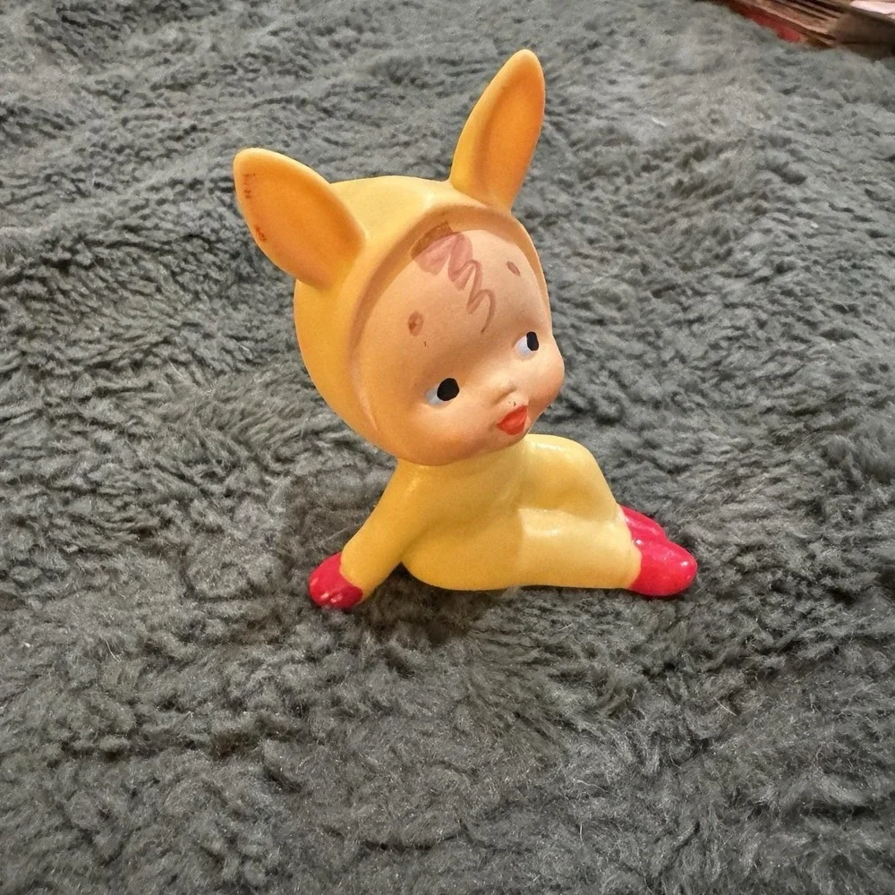 VINTAGE VINYL BUNNY‎ SUIT GIRL RARE TOY 1960s DOLL painted figure